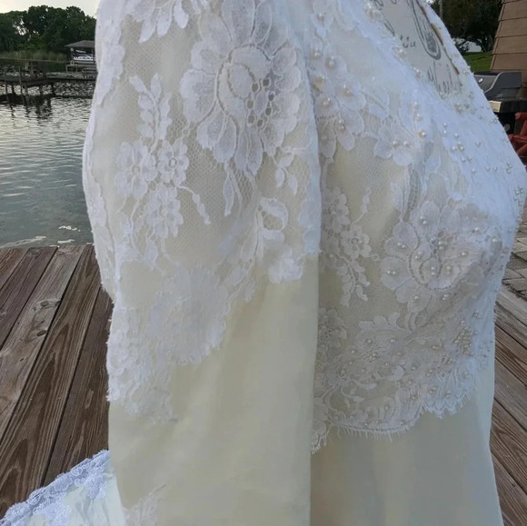 Vintage Unbranded Long Sleeve Ivory Wedding Dress - Picture 11 of 13